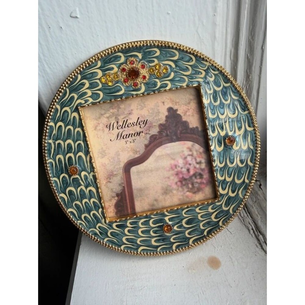 Wellesley Manor Jeweled Round Tabletop Picture Frame (Fits 3"x3")